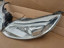 Laden Sie das Bild in den Galerie-Viewer, Frontscheinwerfer Ford Focus BM51-13D154-AE Xenon Ein Stück (Rechts oder Links) SCH7052739941lt