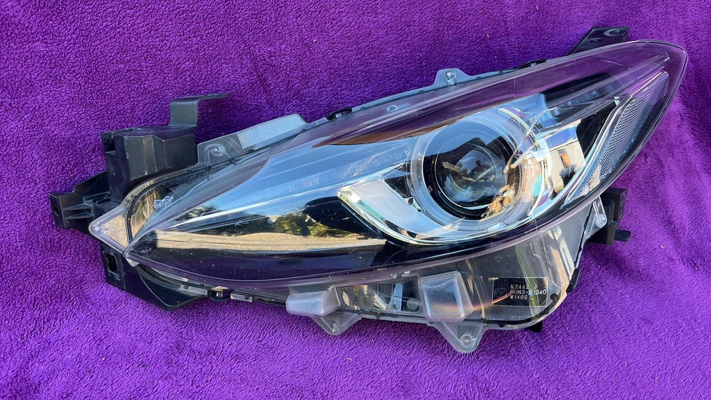 Frontscheinwerfer Mazda III 7020143700 BHN3-51040 LED Links Headlight