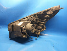 Laden Sie das Bild in den Galerie-Viewer, Frontscheinwerfer Opel Vivaro B Trafic III 260104643R 96461905 Rechts Headlight SCH2544632800wp