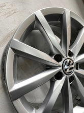 Laden Sie das Bild in den Galerie-Viewer, 1x Alufelge 17 Zoll 7.0" 5x112 5K7601025B VW Golf Vi Rim Wheel FEL2211327240bo