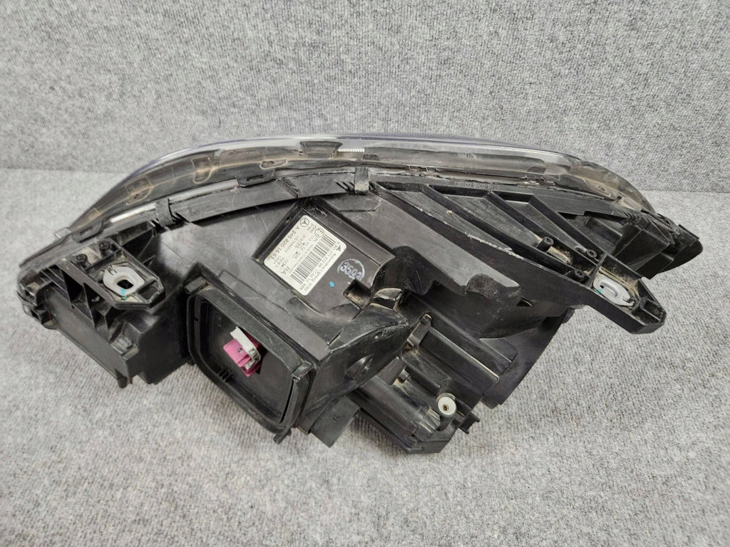Frontscheinwerfer Mercedes-Benz W246 A2468201661 030127127200 Xenon Rechts SCH9029967737th