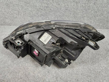 Laden Sie das Bild in den Galerie-Viewer, Frontscheinwerfer Mercedes-Benz W246 A2468201661 030127127200 Xenon Rechts SCH9029967737th