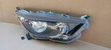 Load image into Gallery viewer, Frontscheinwerfer Toyota 4 Yaris Rechts Scheinwerfer Headlight
