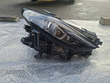 Laden Sie das Bild in den Galerie-Viewer, Frontscheinwerfer Mazda 3 BCJH51030 Rechts Scheinwerfer Headlight