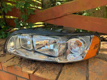 Laden Sie das Bild in den Galerie-Viewer, Frontscheinwerfer Volvo S60 V70 89900331 Links Scheinwerfer Headlight SCH9103647772cz