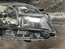 Laden Sie das Bild in den Galerie-Viewer, Frontscheinwerfer Toyota Yaris Rechts Scheinwerfer Headlight