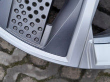 Laden Sie das Bild in den Galerie-Viewer, 1x Alufelge 17 Zoll 7.0" 5x100 51ET Silber 6VA601025 Skoda Rim Wheel FEL2173473284ml