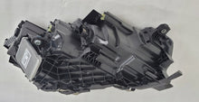 Laden Sie das Bild in den Galerie-Viewer, Frontscheinwerfer Skoda Octavia IV 5E4941035 Ein Stück (Rechts oder Links) SCH9332987809pv
