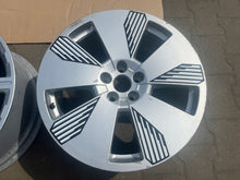 Load image into Gallery viewer, 1x Alufelge 19 Zoll 8.0&quot; 5x112 34ET Glanz Silber 4KE601025L Audi Rim Wheel