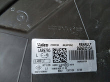 Laden Sie das Bild in den Galerie-Viewer, Frontscheinwerfer Dacia Duster 260603515R LED Links Scheinwerfer Headlight