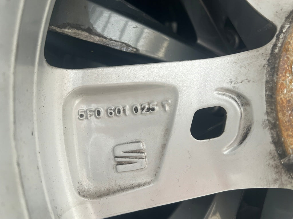 1x Alufelge 17 Zoll 7.0" 5x112 49ET Glanz Silber 5F0601025 Seat Leon Rim Wheel FEL5479205060ni