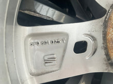 Load image into Gallery viewer, 1x Alufelge 17 Zoll 7.0" 5x112 49ET Glanz Silber 5F0601025 Seat Leon Rim Wheel FEL5479205060ni