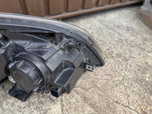 Laden Sie das Bild in den Galerie-Viewer, Frontscheinwerfer Kia Ceed 92101-1H500 Ein Satz Scheinwerfer Headlight