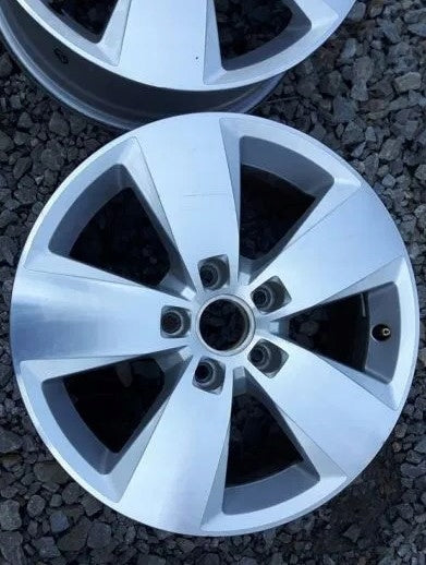 1x Alufelge 16 Zoll 6.5" 5x112 46ET Silber 5G0601025J Vw Rim Wheel