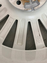 Laden Sie das Bild in den Galerie-Viewer, 1x Alufelge 17 Zoll 7.5" 5x120 32ET 403009345R BMW 1 Twingo Iii Rim Wheel FEL4609339989hd