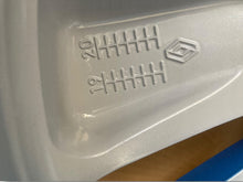 Load image into Gallery viewer, 1x Alufelge 17 Zoll 7.0&quot; 4x100 44ET 403008014R Renault Megane 1 Captur Twingo