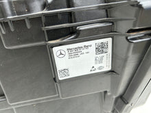 Laden Sie das Bild in den Galerie-Viewer, Frontscheinwerfer Mercedes-Benz W247 Links Scheinwerfer Headlight