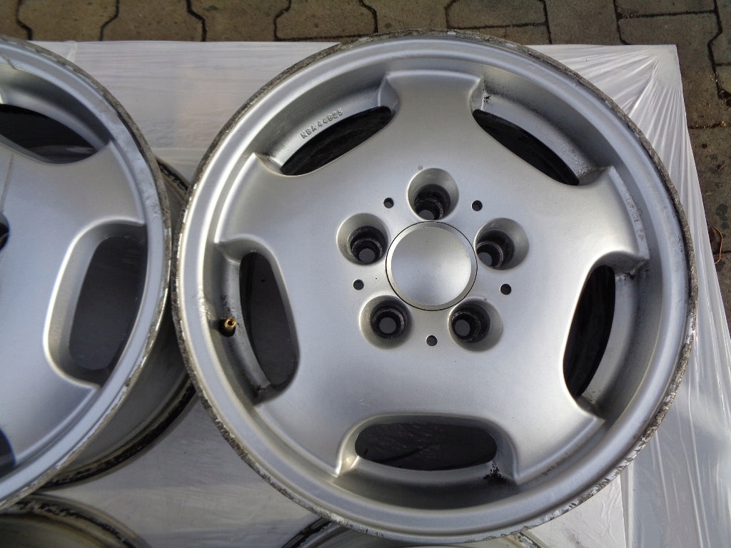 4x Alufelge 15 Zoll 7.0" 5x112 37ET Silber A2314010400 Mercedes-Benz Clk