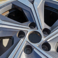 Load image into Gallery viewer, 1x Alufelge 18 Zoll 7.0" 5x114.3 35ET 403005075R Dacia Duster Mg Rim Wheel FEL3986464390ue