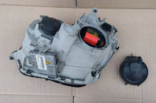 Laden Sie das Bild in den Galerie-Viewer, Frontscheinwerfer Mercedes-Benz W203 A2038203861 0301166276 Xenon Rechts