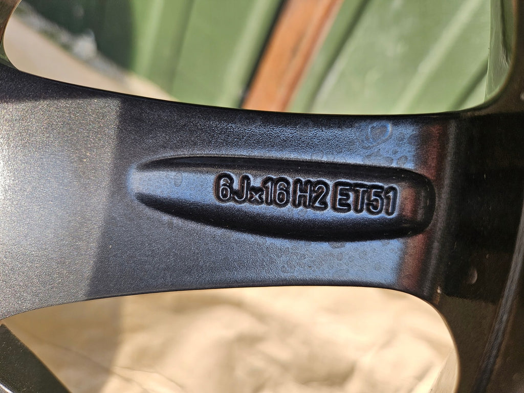 1x Alufelge 16 Zoll 6.0" 4x100 51ET Glanz Silber PZ406-B067 Toyota Yaris