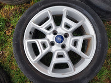 Laden Sie das Bild in den Galerie-Viewer, 1x Alufelge 17 Zoll 6.0&quot; 4x108 37 5ET DN1C-1007-FA Ford Ecosport Rim Wheel