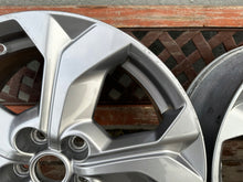 Load image into Gallery viewer, 1x Alufelge 18 Zoll 7.0" 5x114.3 45ET Glanz Silber 9965777080 Mazda Mx-30 FEL7717671698sl