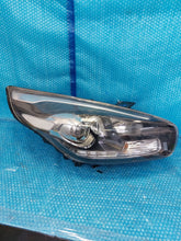 Laden Sie das Bild in den Galerie-Viewer, Frontscheinwerfer Kia Carens 92102-A4 LED Rechts Scheinwerfer Headlight