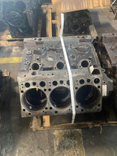 Laden Sie das Bild in den Galerie-Viewer, Motorblock Mercedes-Benz OM501_12 Diesel Unkomplett MOT4870451220sw