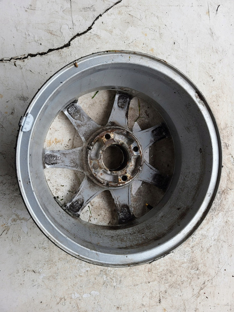 1x Alufelge 15 Zoll 6.0" 4x108 23ET Glanz Silber 9673773577 Peugeot Rim Wheel