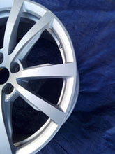 Load image into Gallery viewer, 1x Alufelge 18 Zoll 8.0&quot; 5x112 29ET Glanz Silber 4N0601025A Audi A8 D5 Rim Wheel