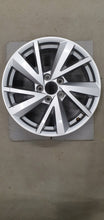 Laden Sie das Bild in den Galerie-Viewer, 1x Alufelge 17 Zoll 7.0&quot; 5x112 45ET Glanz Silber 81A601025C Audi Q2 Rim Wheel