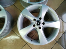 Load image into Gallery viewer, 4x Alufelge 17 Zoll 7.0" 5x112 51ET Glanz Silber A4474012200 Mercedes-Benz Viano FEL9779271355dl