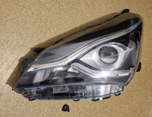 Load image into Gallery viewer, Frontscheinwerfer Toyota Yaris Links Scheinwerfer Headlight