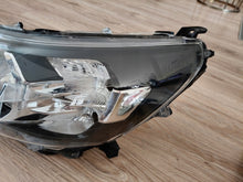 Laden Sie das Bild in den Galerie-Viewer, Frontscheinwerfer Toyota Hilux VIII 81150-0KK60 Links Scheinwerfer Headlight SCH9694700966db