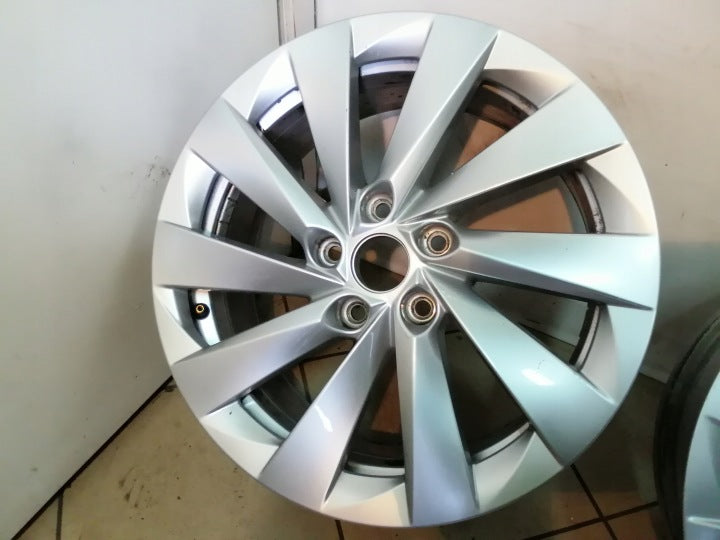 1x Alufelge 17 Zoll 7.0" 5x112 46ET Glanz Silber 5E3601025 Mg Octavia I FEL8940387318ci
