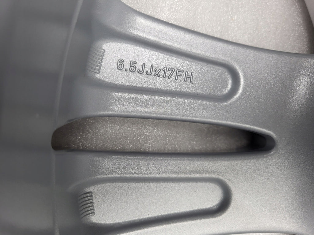 1x Alufelge 17 Zoll 6.5" 5x114.3 52 5ET Glanz Silber CC31-V3-810 Mazda 3 5 FEL3724686680zr