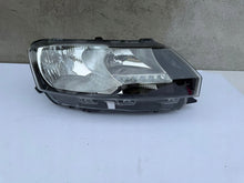 Laden Sie das Bild in den Galerie-Viewer, Frontscheinwerfer Skoda Rapid 5JB941016B Rechts Scheinwerfer Headlight SCH1475466931ym