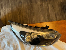 Load image into Gallery viewer, Frontscheinwerfer Kia Rio III 92102-1W LED Rechts Scheinwerfer Headlight