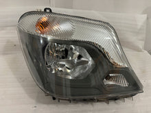 Laden Sie das Bild in den Galerie-Viewer, Frontscheinwerfer Mercedes-Benz Sprinter A9068202461 1ED01103002 Rechts
