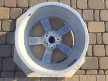 Laden Sie das Bild in den Galerie-Viewer, 1x Alufelge 18 Zoll 8.0&quot; 5x112 39ET 80A601025C Audi Q5 Rim Wheel