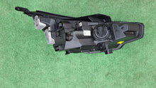 Laden Sie das Bild in den Galerie-Viewer, Frontscheinwerfer Hyundai I30 III 92101-G4600 LED Links Scheinwerfer Headlight