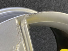 Laden Sie das Bild in den Galerie-Viewer, 1x Alufelge 17 Zoll 7.5&quot; 5x112 38ET Glanz Silber 8W0601025 Audi A4 B9 Rim Wheel