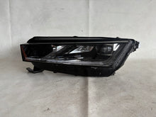 Laden Sie das Bild in den Galerie-Viewer, Frontscheinwerfer Skoda Octavia I 5E3941015A LED Links Scheinwerfer Headlight SCH6109984112ga