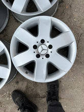 Load image into Gallery viewer, 4x Alufelge 17 Zoll 7.0" 5x112 56ET Glanz Silber A6394011902 Mercedes-Benz Viano FEL8390519690kc