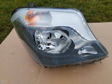 Laden Sie das Bild in den Galerie-Viewer, Frontscheinwerfer Mercedes-Benz Sprinter A9068202461 Rechts Headlight SCH2471301014nj