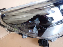 Laden Sie das Bild in den Galerie-Viewer, Frontscheinwerfer Toyota Hilux VIII 81110-YP431 Full LED Rechts Headlight SCH8288356034dd