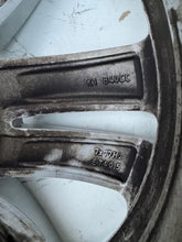 Load image into Gallery viewer, 1x Alufelge 17 Zoll 7.0" 5x108 40 5ET Glanz Silber 31471309 Volvo V60 Rim Wheel FEL4379474755kg