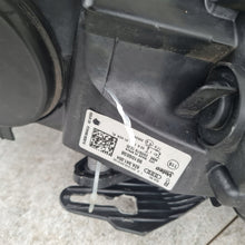 Laden Sie das Bild in den Galerie-Viewer, Frontscheinwerfer Audi A1 82A941004 Rechts Scheinwerfer Headlight SCH8915574401sr