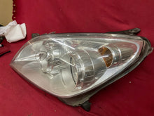 Laden Sie das Bild in den Galerie-Viewer, Frontscheinwerfer Opel Astra H 13239288LH Links Scheinwerfer Headlight SCH1119521950yc